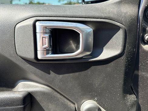 Used 2023 Jeep Gladiator Sport w/ Off Road Group image 11