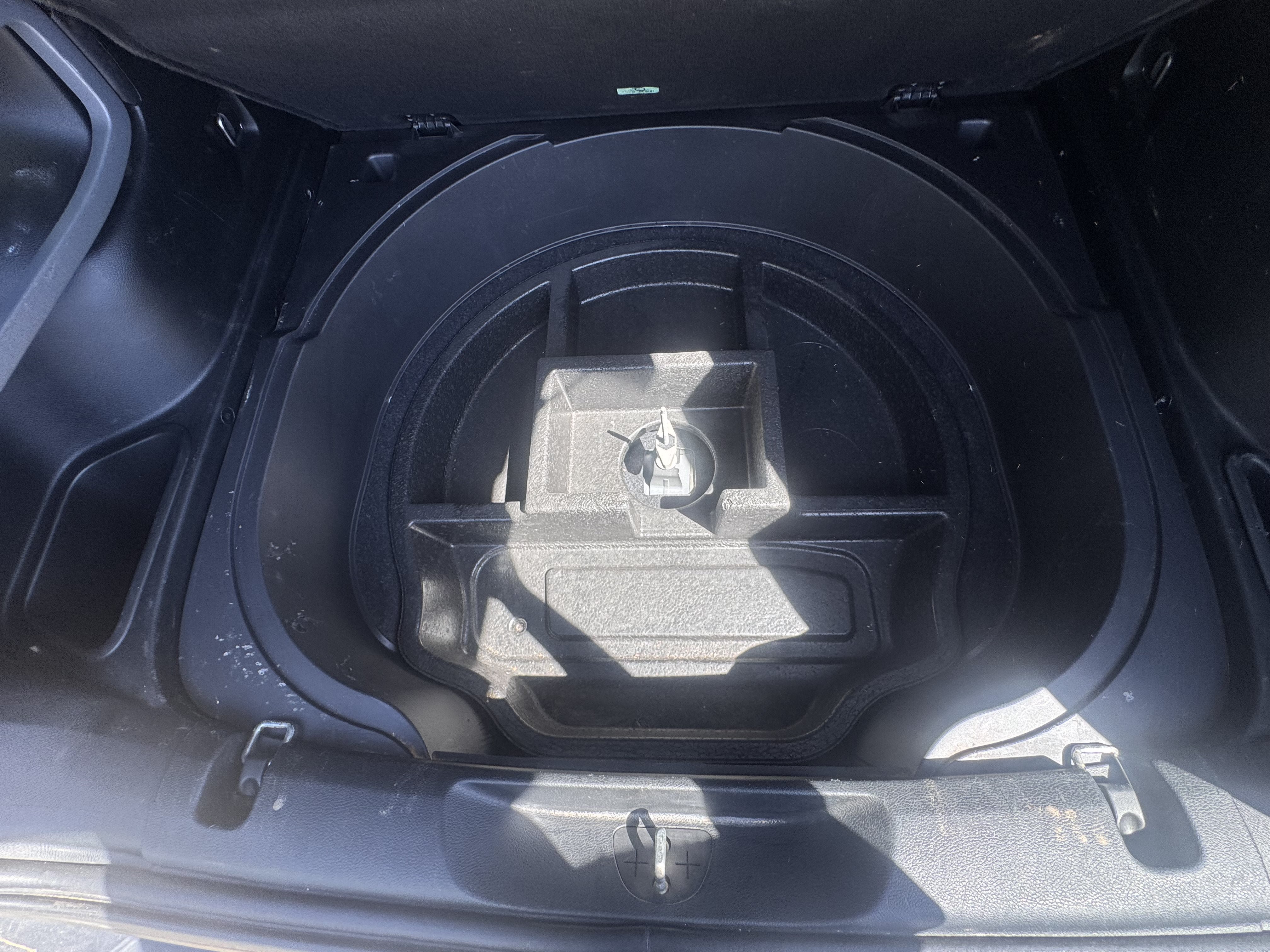 Used 2017 Jeep Cherokee Latitude FWD image 7