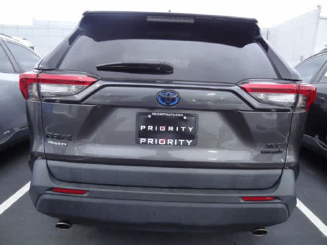 Used 2022 Toyota RAV4 XLE Premium AWD/4WD image 5