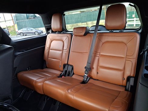 Used 2019 Lincoln Navigator Reserve w/ Cargo Package AWD/4WD image 11