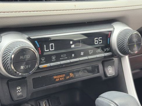 Used 2021 Toyota RAV4 XLE image 16