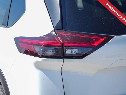 Used 2023 Nissan Rogue SV FWD image 9