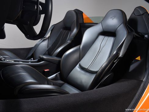 Used 2020 McLaren 570S Spider image 26