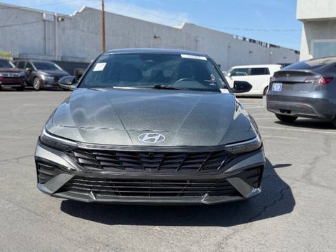Used 2025 Hyundai Elantra Sport FWD image 9