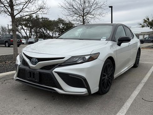 Used 2022 Toyota Camry XSE w/ Cold Weather Package image 16