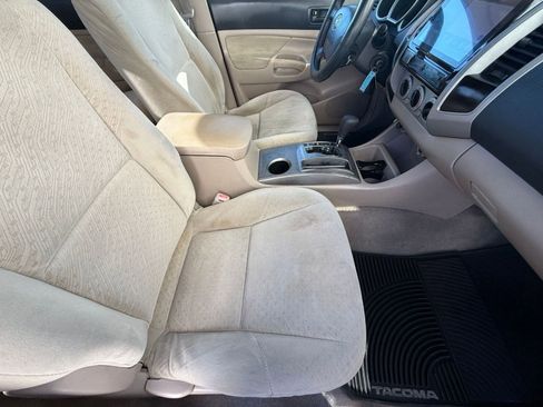 Used 2005 Toyota Tacoma PreRunner image 31