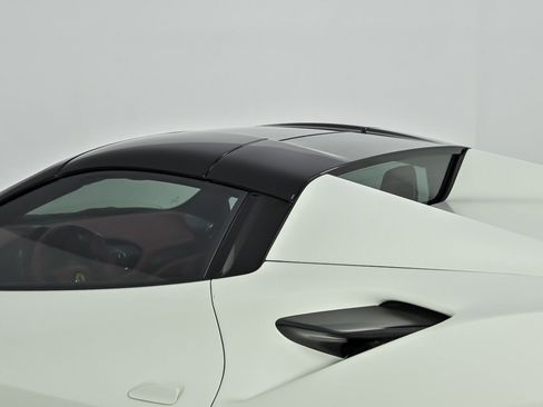 Used 2022 Ferrari F8 Tributo image 45