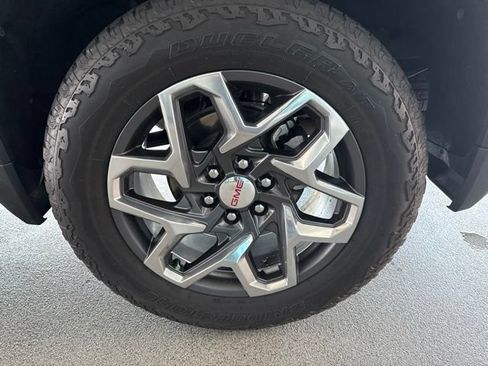 Used 2024 GMC Sierra 1500 SLT w/ SLT Premium Plus Package AWD/4WD image 10