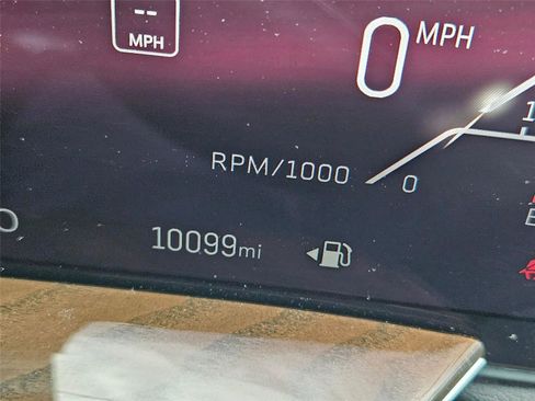 Used 2025 Cadillac Escalade Sport Platinum w/ LPO, ONYX Package AWD/4WD image 8