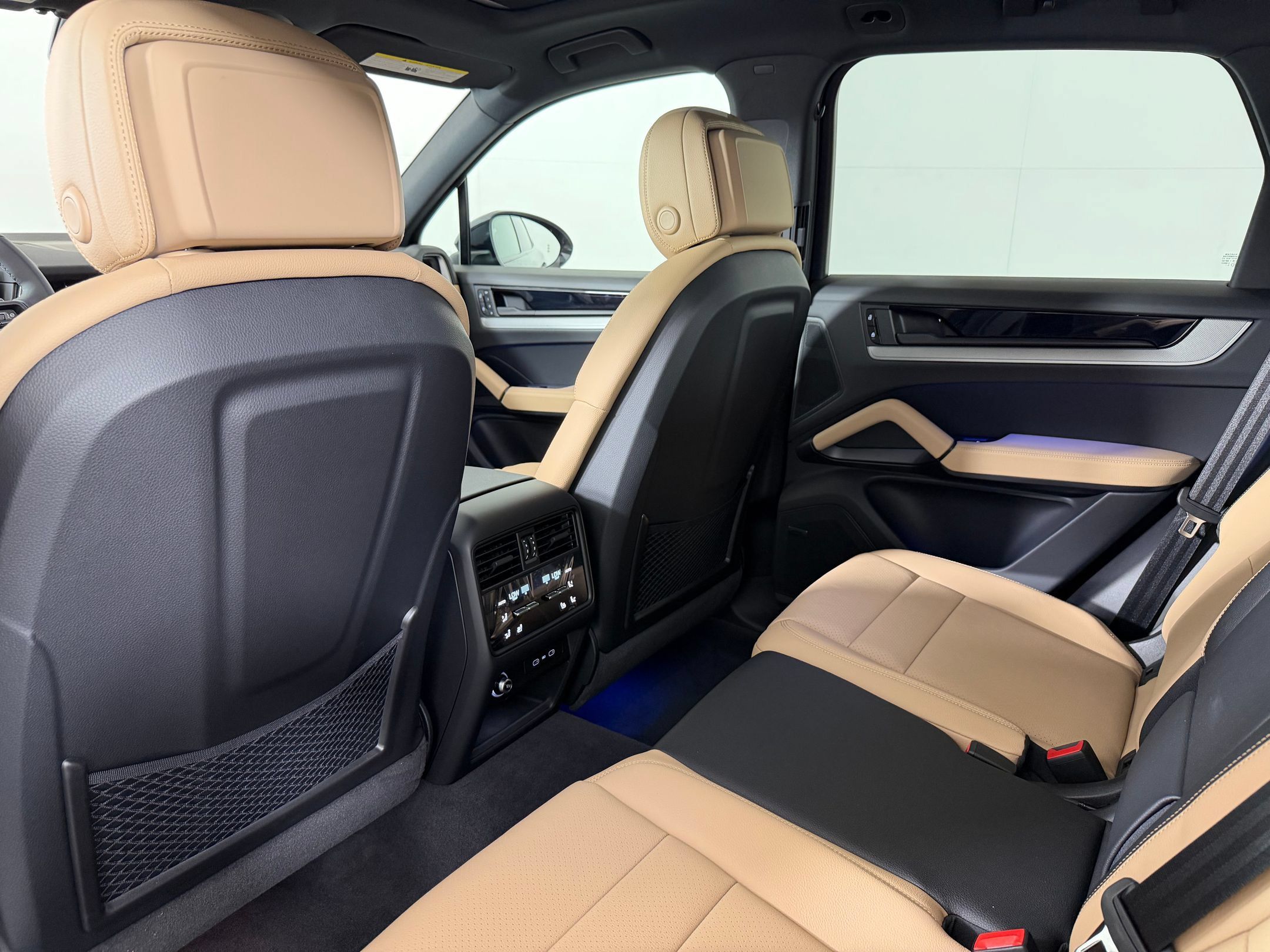 Used 2026 Porsche Cayenne AWD/4WD image 28