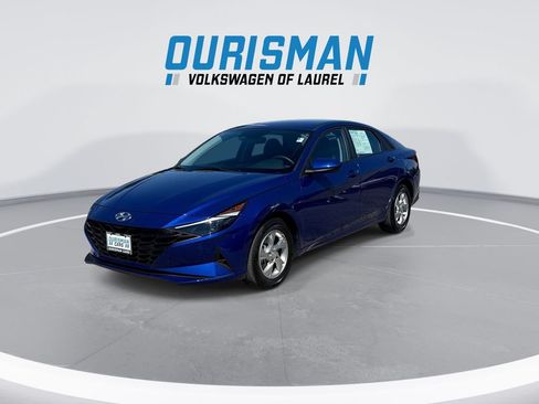 Used 2023 Hyundai Elantra SE w/ Cargo Package FWD image 4