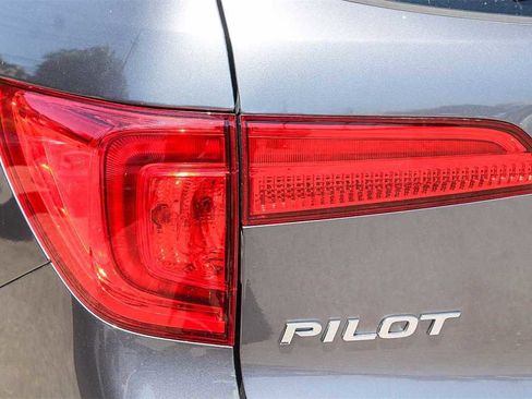 Used 2017 Honda Pilot EX image 7