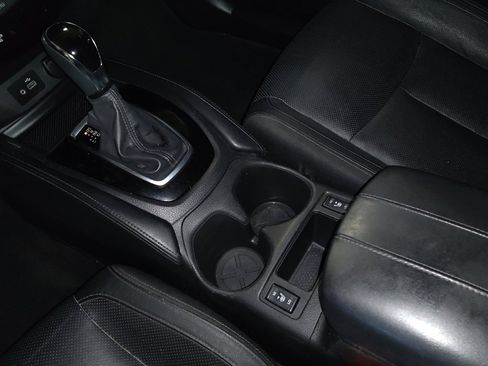 Used 2018 Nissan Rogue SL image 26