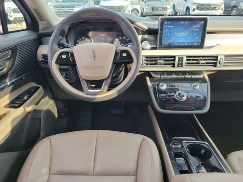 Certified 2022 Lincoln Corsair FWD image 12