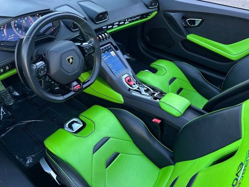 Used 2021 Lamborghini Huracan EVO image 8