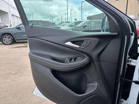 Used 2025 Buick Encore GX Preferred FWD image 18