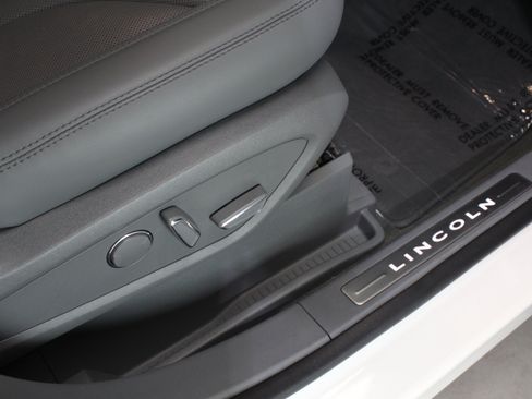 Used 2023 Lincoln Nautilus Reserve FWD image 54