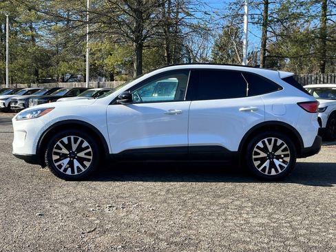 Used 2020 Ford Escape SE Sport image 3