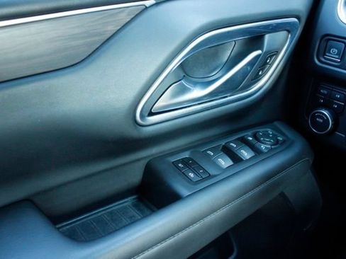 Used 2023 Chevrolet Tahoe Z71 w/ Luxury Package AWD/4WD image 25