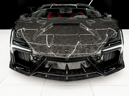 Used 2024 Lamborghini Revuelto image 2