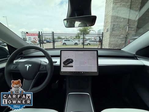 Used 2024 Tesla Model Y Long Range AWD/4WD image 25