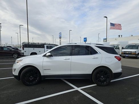Used 2018 Chevrolet Equinox LT w/ Sun & Infotainment Package FWD image 10