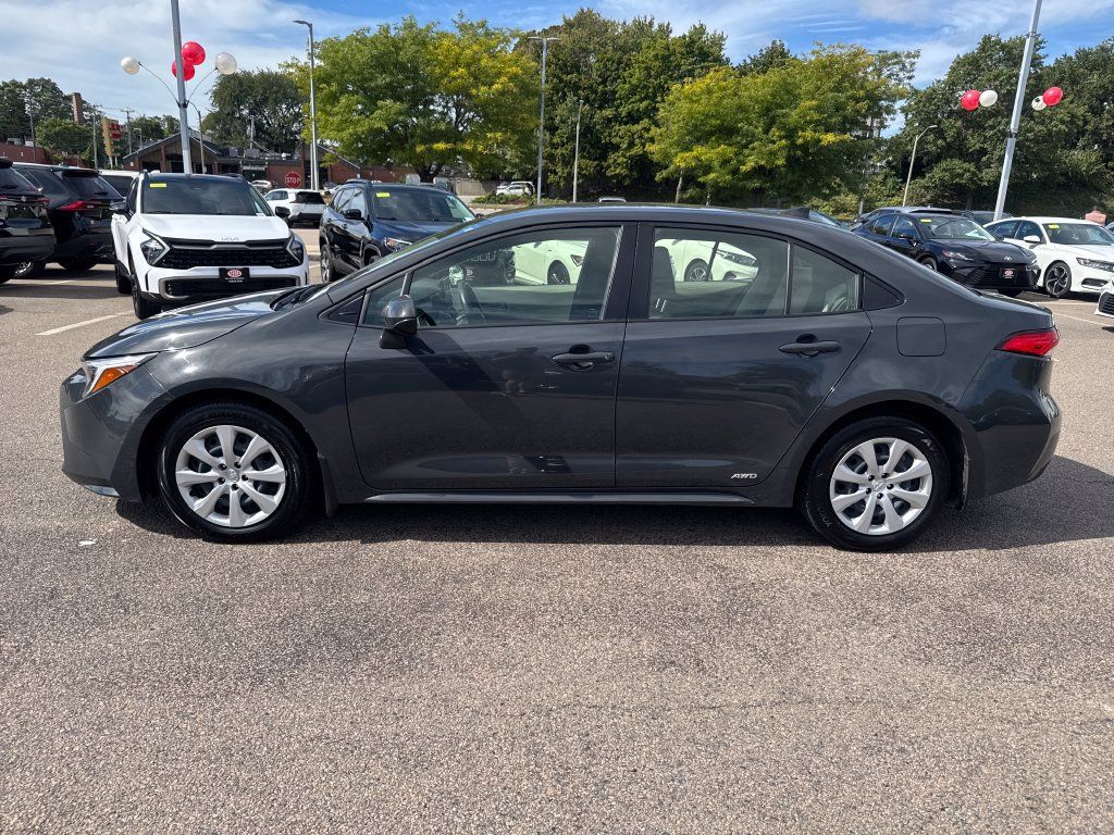 Used 2025 Toyota Corolla LE AWD/4WD image 4