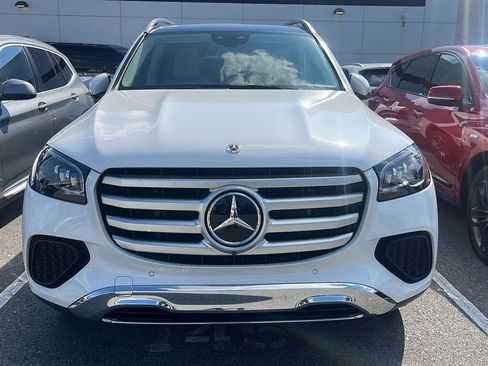 Used 2025 Mercedes-Benz GLS 450 4MATIC image 2