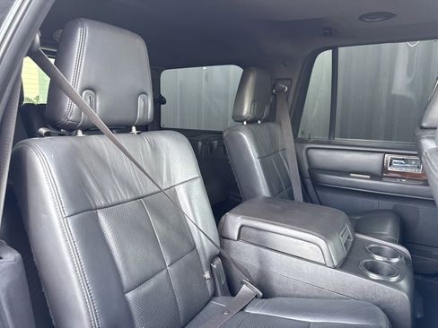 Used 2014 Lincoln Navigator 2WD image 39