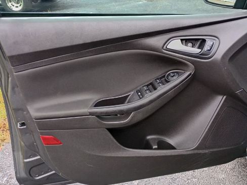 Used 2017 Ford Focus SE image 11