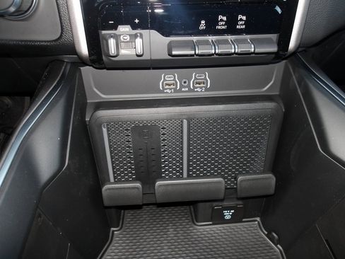 New 2026 RAM 1500 4x4 Crew Cab image 16