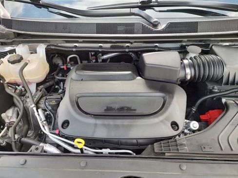 Certified 2024 Chrysler Pacifica Touring-L image 33