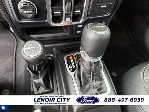 Used 2025 Jeep Gladiator Sport w/ Premium Package image 27