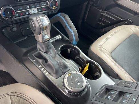 Used 2022 Ford Bronco Wildtrak image 16