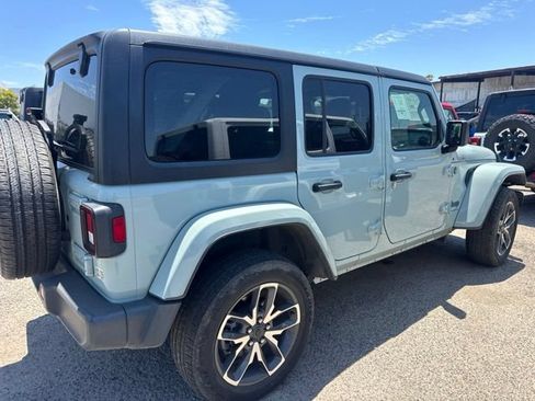 Used 2024 Jeep Wrangler Unlimited AWD/4WD image 4