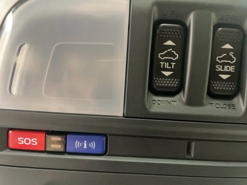 Used 2024 Subaru Crosstrek 2.0i Premium image 15