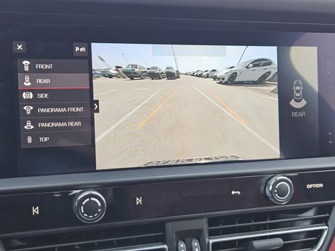 Used 2023 Porsche Macan Turbo image 18