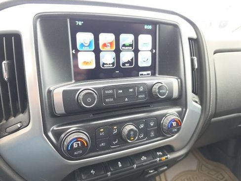 Used 2017 GMC Sierra 2500 SLE w/ HD SLE Preferred Plus Package AWD/4WD image 4