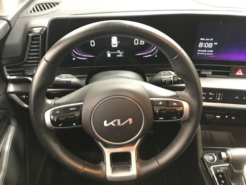 Used 2024 Kia Sportage EX AWD/4WD image 6