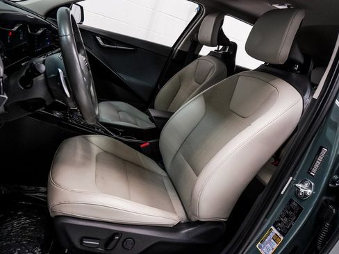 Used 2023 Kia Niro EX Touring image 6