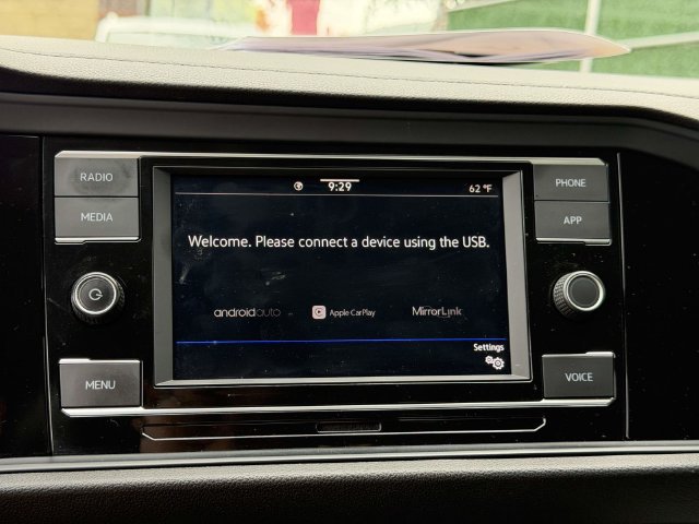 Certified 2023 Volkswagen Jetta SE FWD image 27