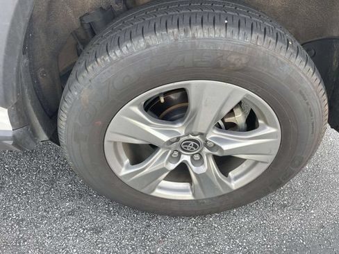 Used 2025 Toyota RAV4 XLE FWD image 9