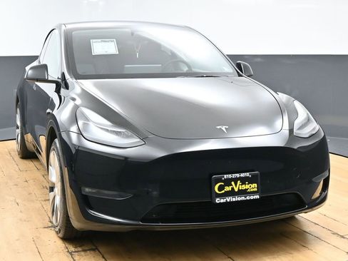 Used 2023 Tesla Model Y 2WD image 3