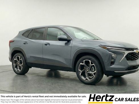 Used 2025 Chevrolet Trax LT image 1