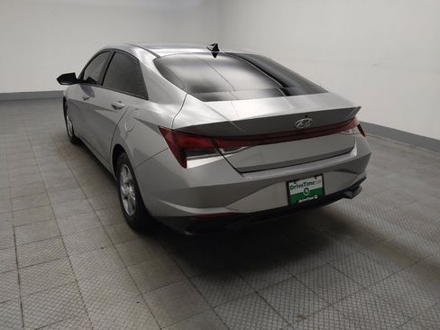 Used 2022 Hyundai Elantra SE FWD image 5