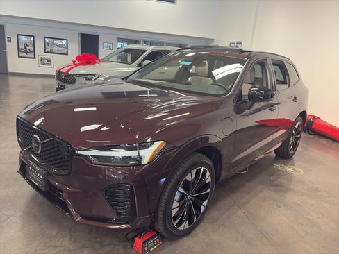 New 2026 Volvo XC60 T8 Plus w/ Protection Package Premier image 3