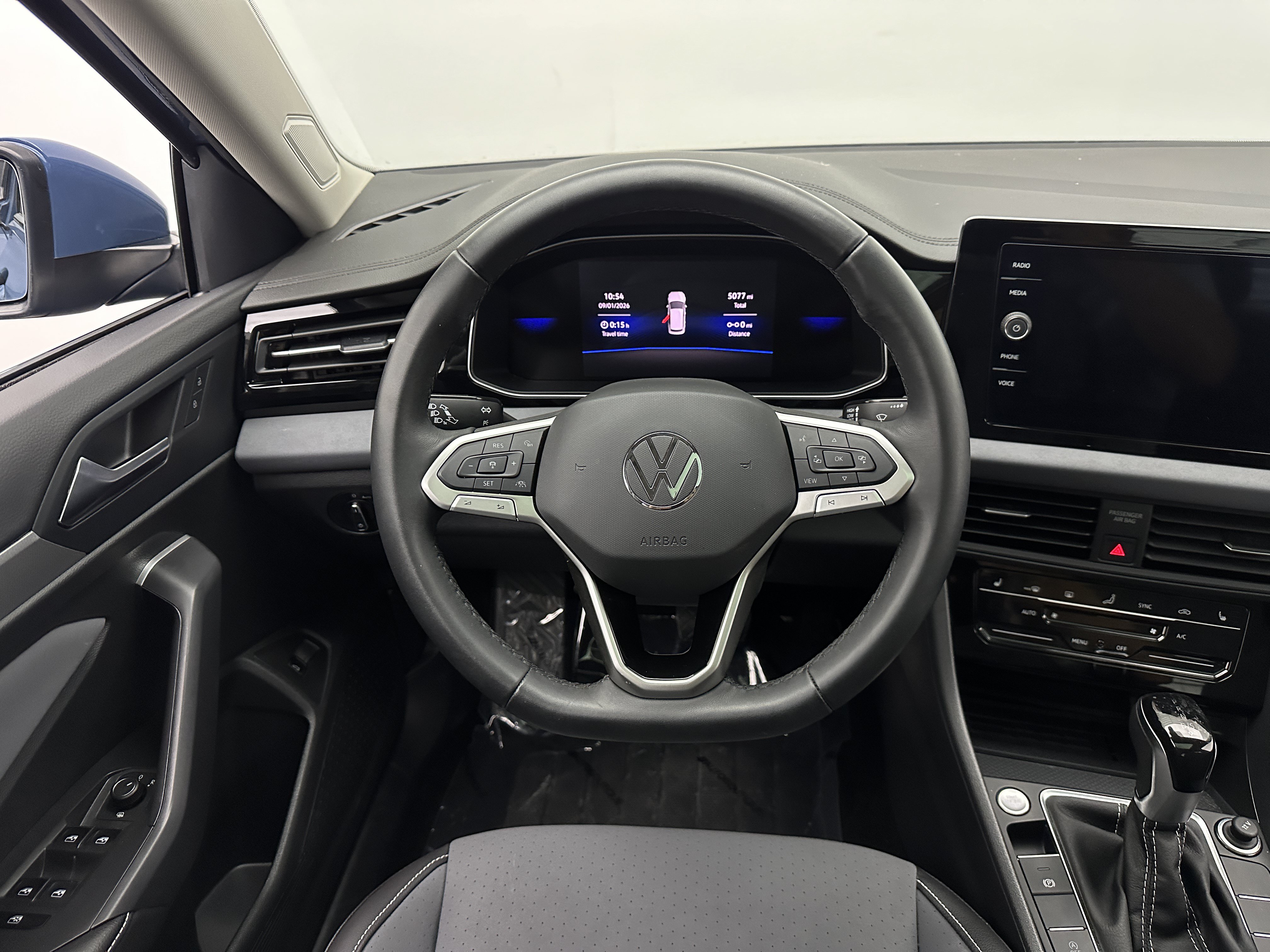 Used 2026 Volkswagen Jetta SE FWD image 30
