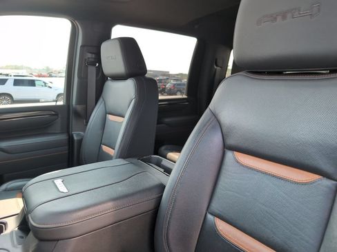 Used 2025 GMC Sierra 2500 AT4 w/ AT4 Premium Plus Package AWD/4WD image 19