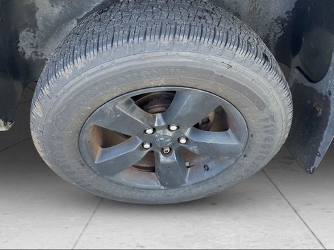 Used 2013 RAM 1500 Express image 28