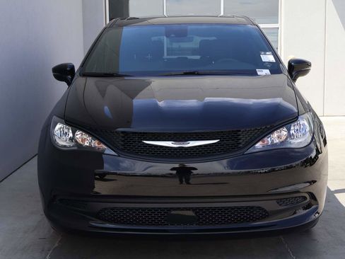 New 2026 Chrysler Voyager LX FWD image 5